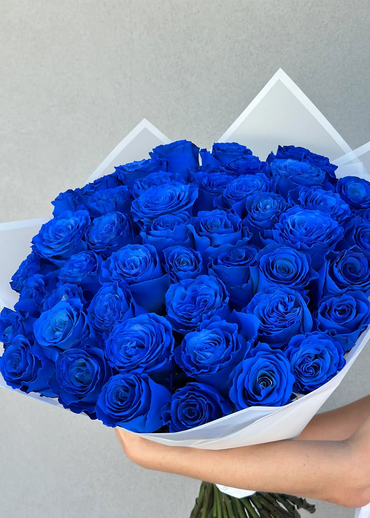 NO. 37. Blue Roses Sapphire Bouquet