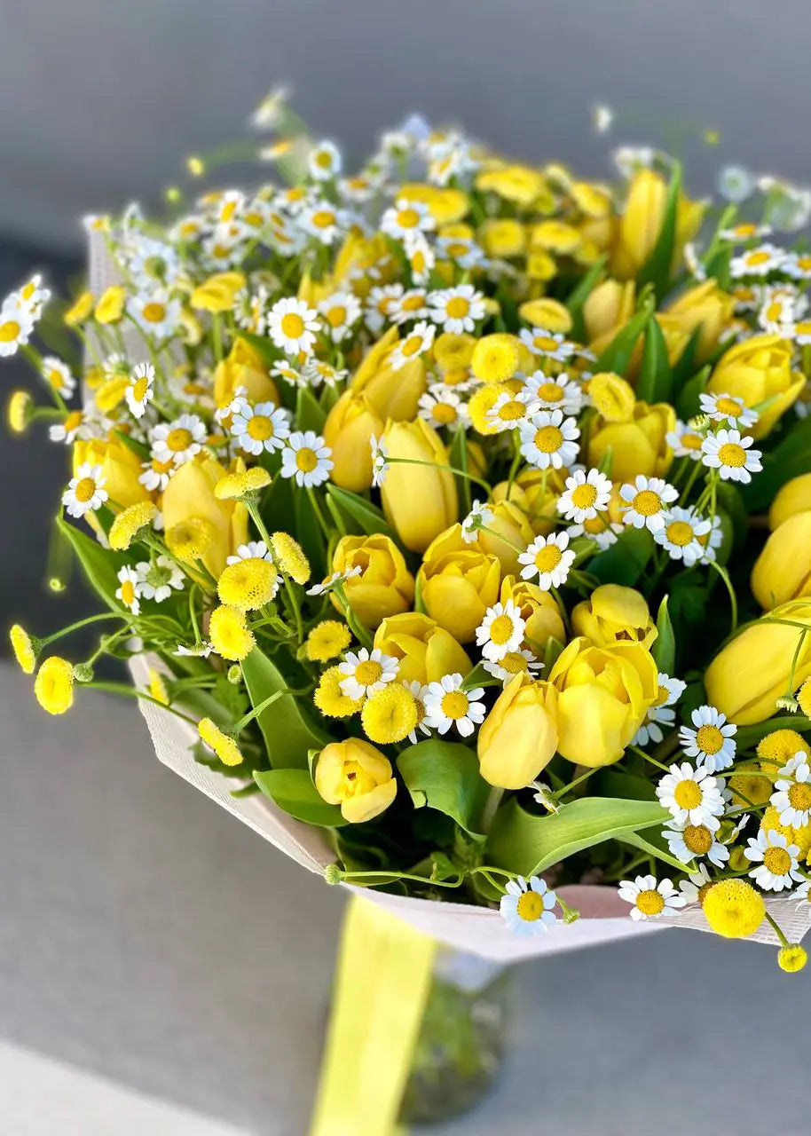 NO. 133. Yellow Tulips with Chamomiles Bouquet